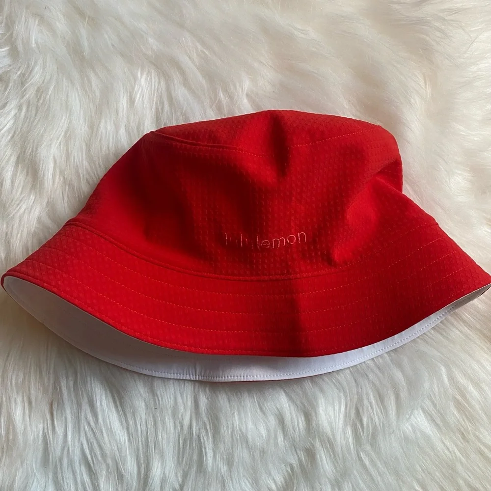 Lululemon Both Ways Bucket Hat Hot Heat/Lip Gloss/White